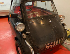 BMW Isetta looking old a worn